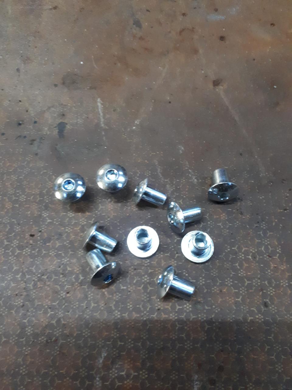 Inbus bolkop hulsmoer M6 verzinkt