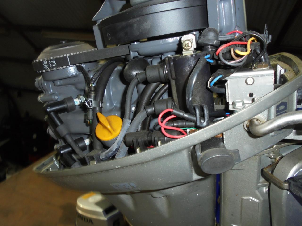 Honda buitenboord Motor met een vermogen van 4.4 Kw  ( 6 Pk ) gewoon nieuw