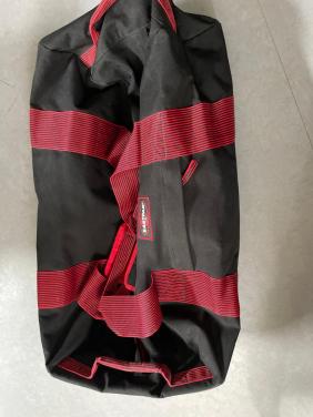 Wielentas van Eastpak, zwart met rood in prima staat
