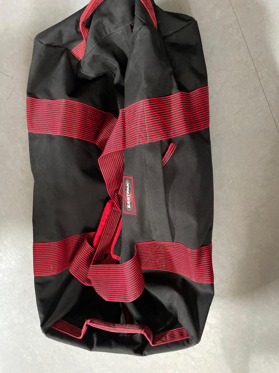 Wielentas van Eastpak, zwart met rood in prima staat