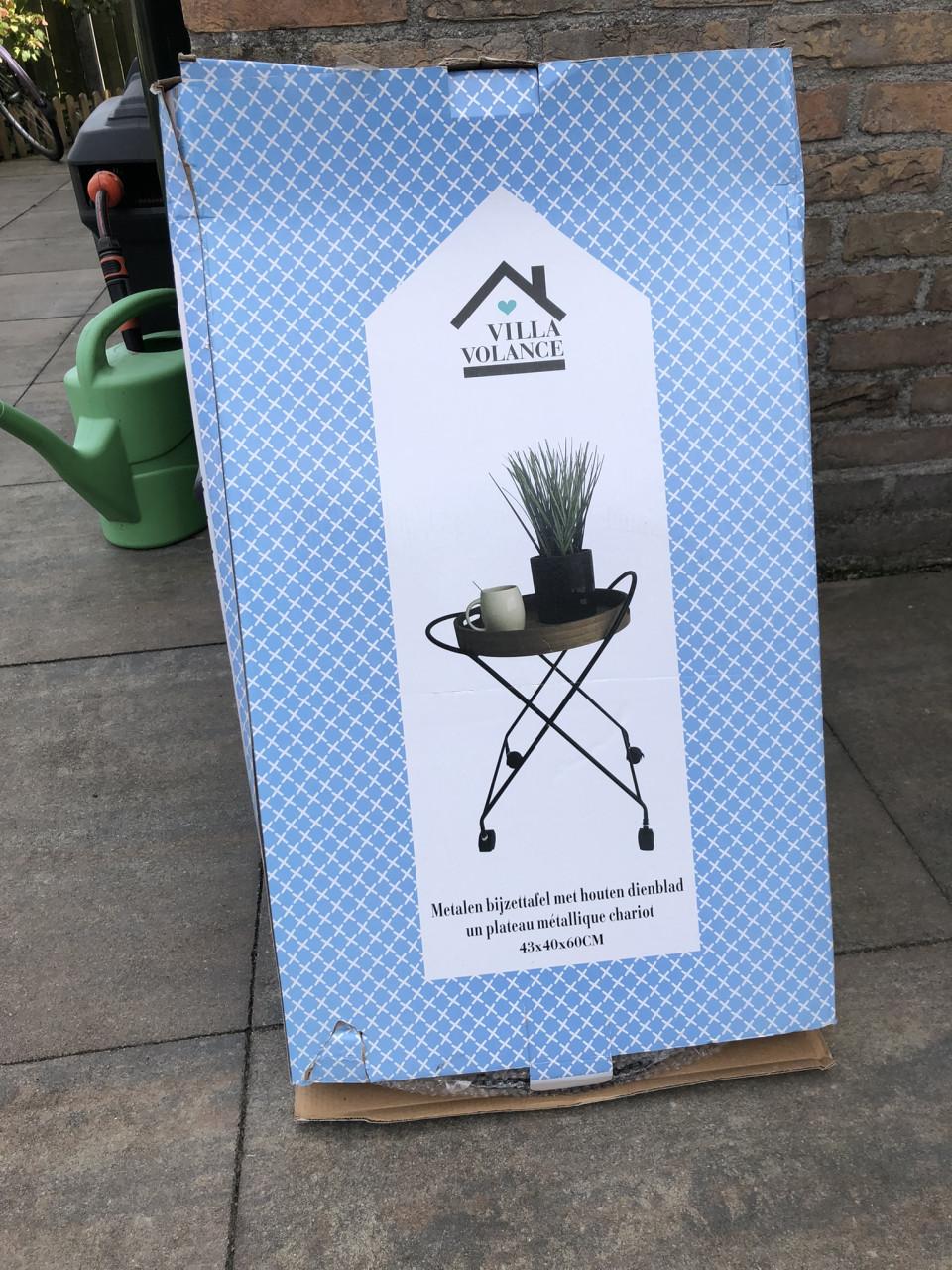 Te koop leuk tuin bijzettafeltje.(nieuw).