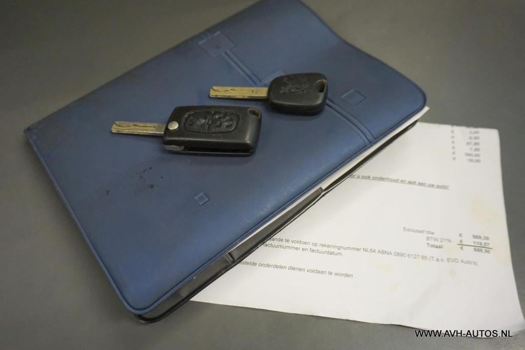 Peugeot 207 1.6-16v t féline