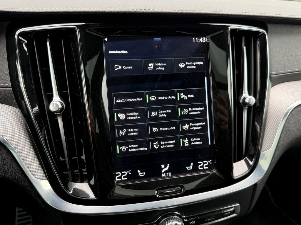 Volvo V60 t6 340pk recharge r-design| panodak| adap.cruise| 360camera| tre