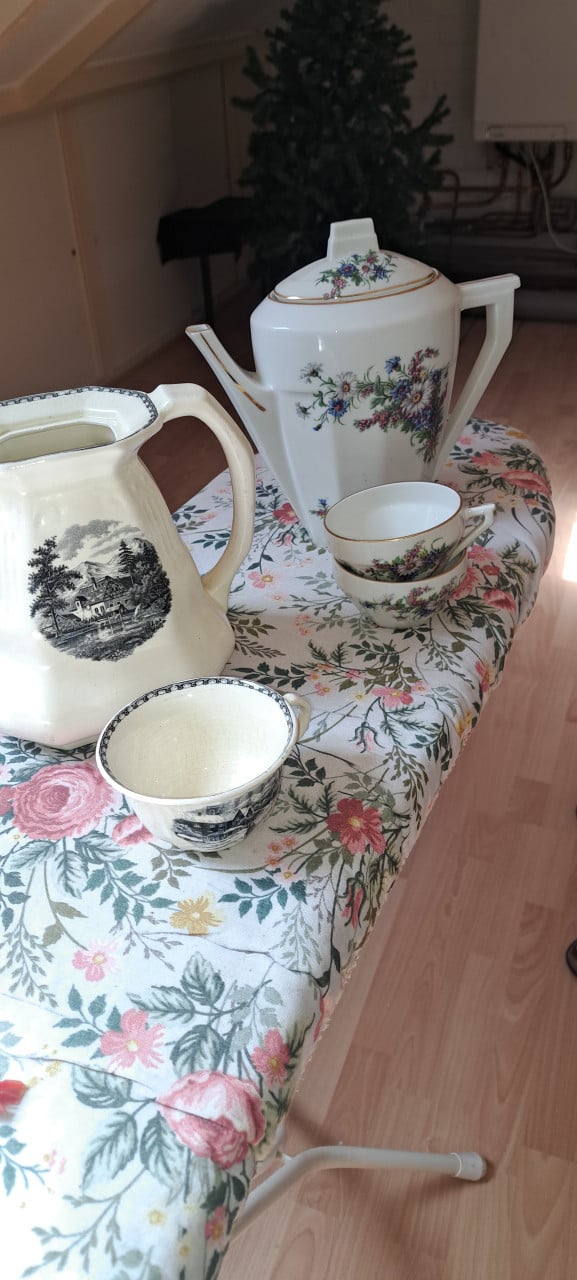 Diverse Engelse  thee/koffie serviezen