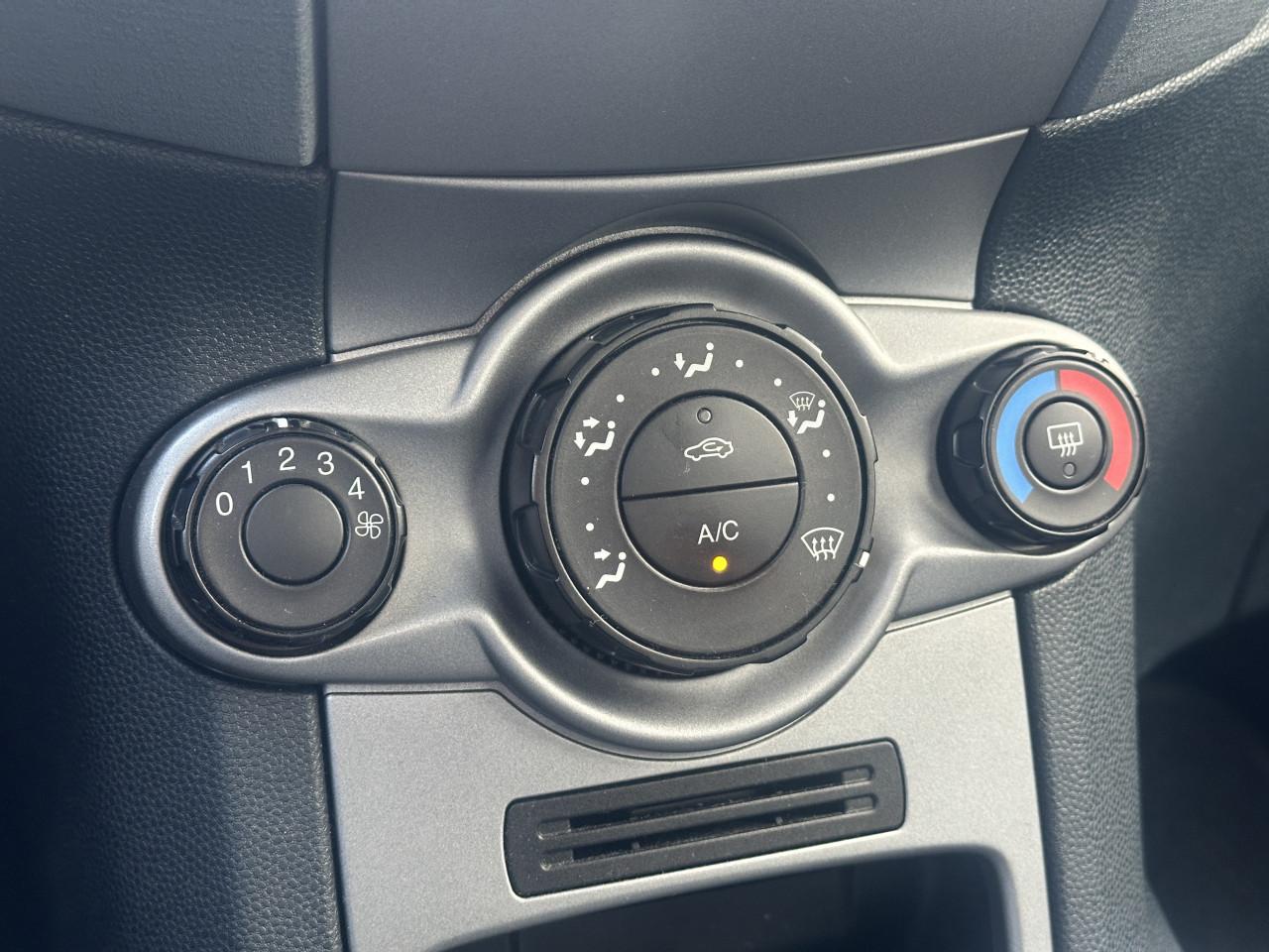 Ford Fiesta, 1.4 Trend - AUTOMAAT / Airco / d-riem gedaan in 11-2025