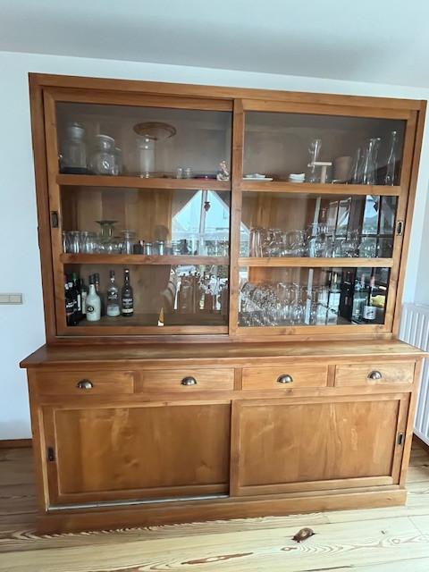 Grote houten buffetkast