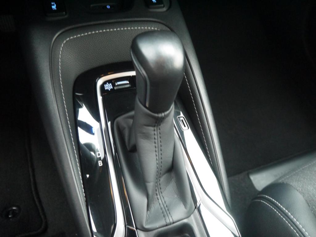 Toyota Corolla 1.8 hybrid dynamic|rijklaar