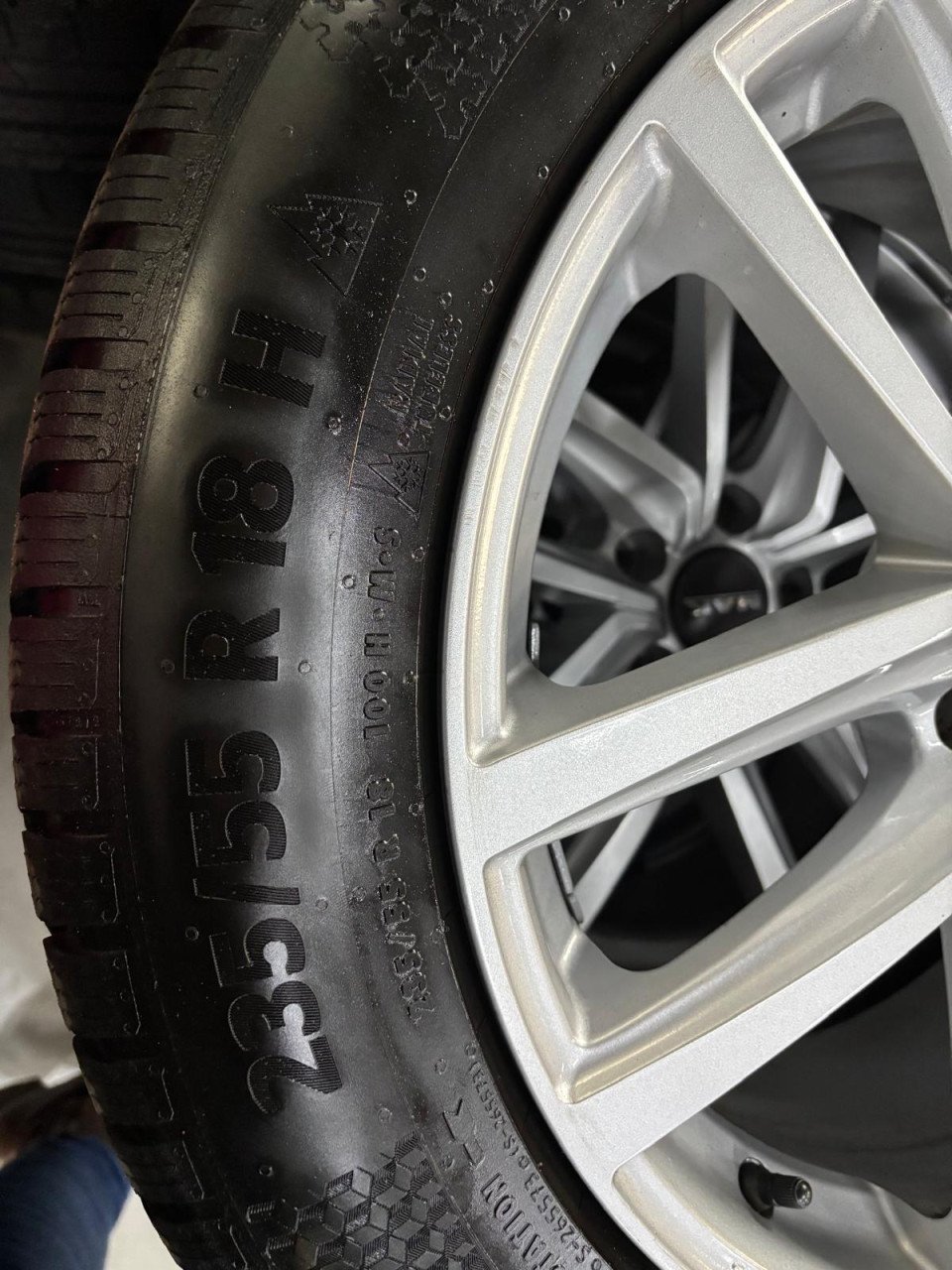 235/55/R18 H winterbanden met 18 inch velgen