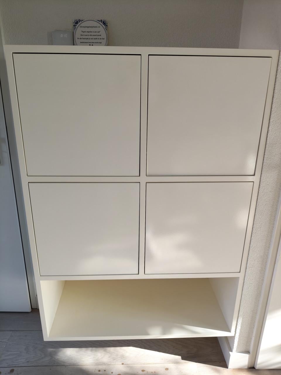 Twee mooie hangkasten wit