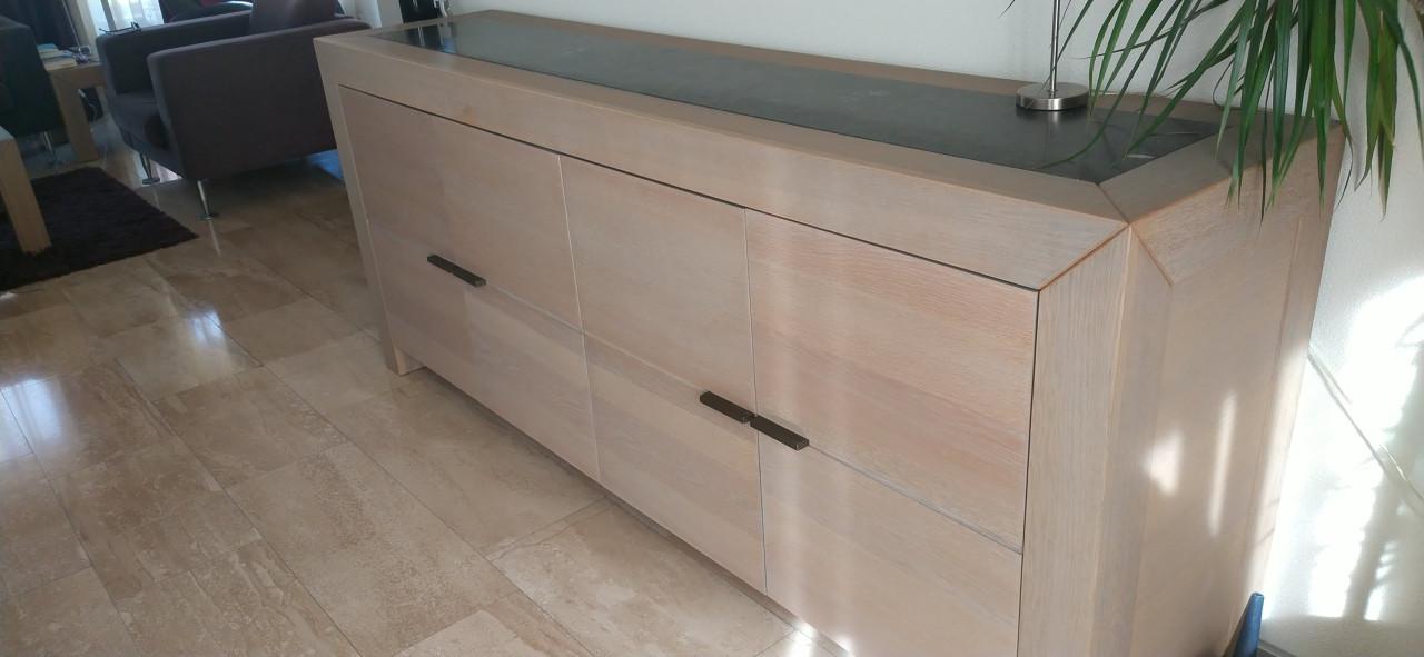 Gratis af te halen: Groot dressoir, grijs-eiken met hardstenen plaat