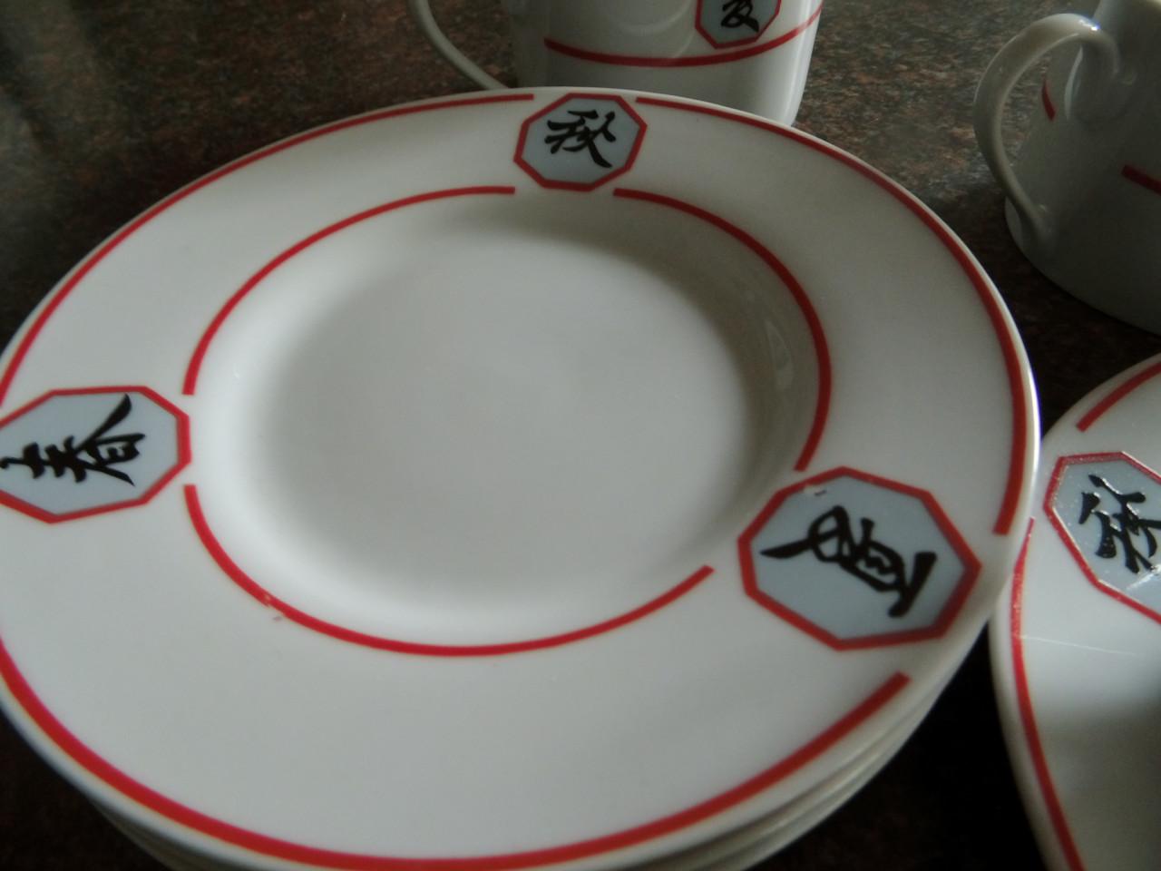 4 Kop en schotels.