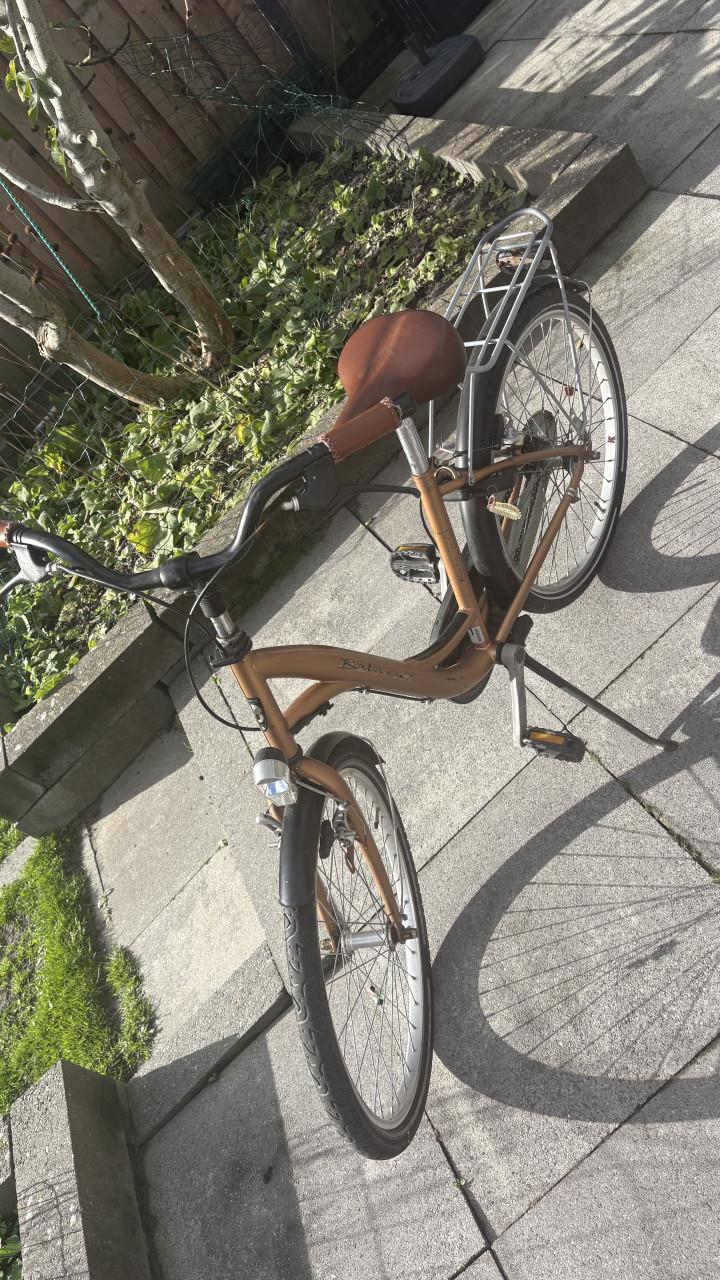 Twee 24 inch meisjesfietsen