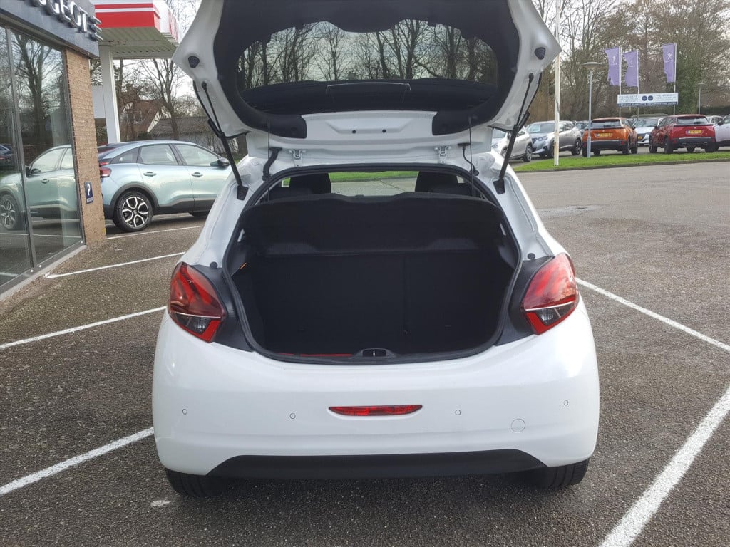 Peugeot 208 1.2 puretech 82pk signature navigatie | cruise control | airco 