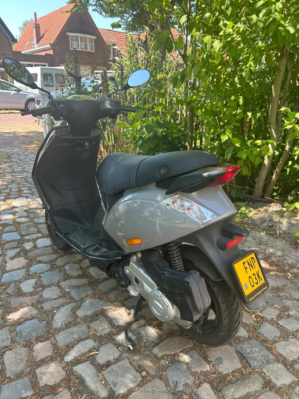 Scooter Piaggio Zip 45 km