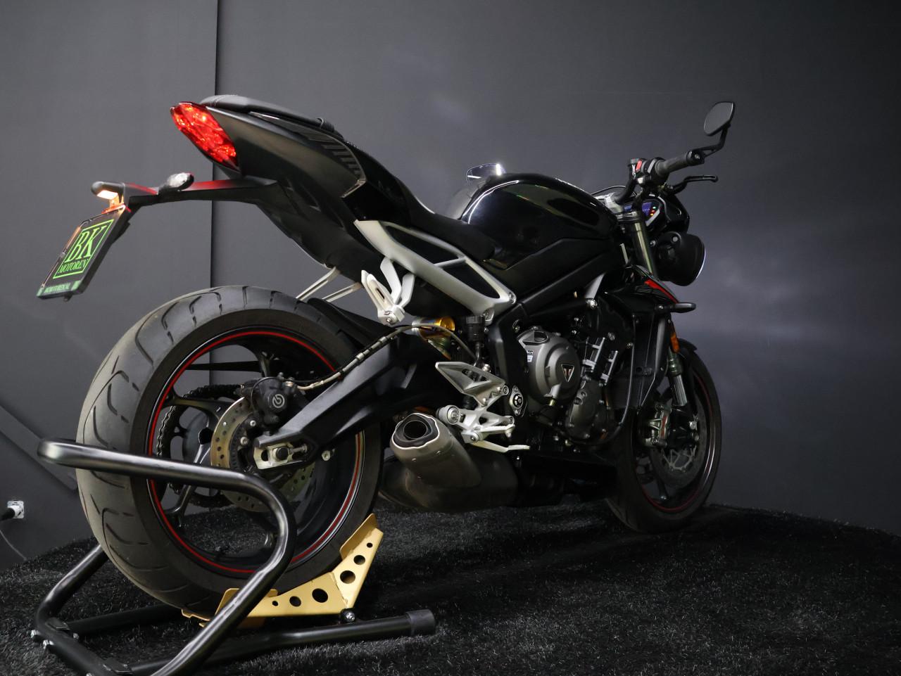 STREET TRIPLE RS | Phantom Black