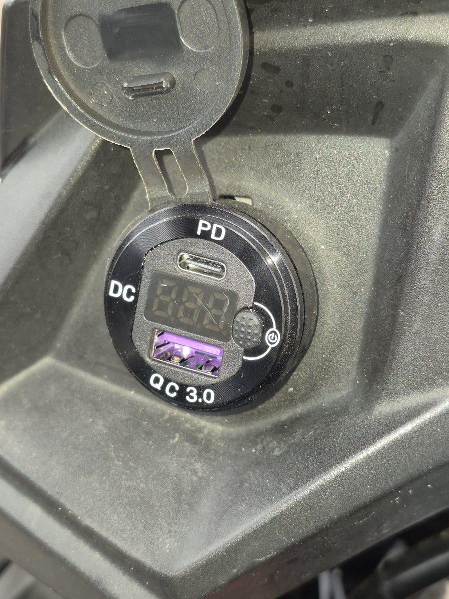 Kawasaki Versys 650GT uit 2015, boordevol