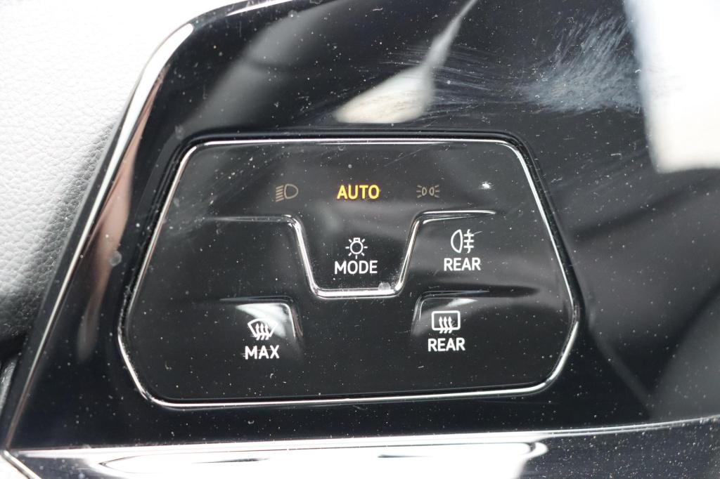 Volkswagen Golf 1.5 etsi r-line dsg7 130pk