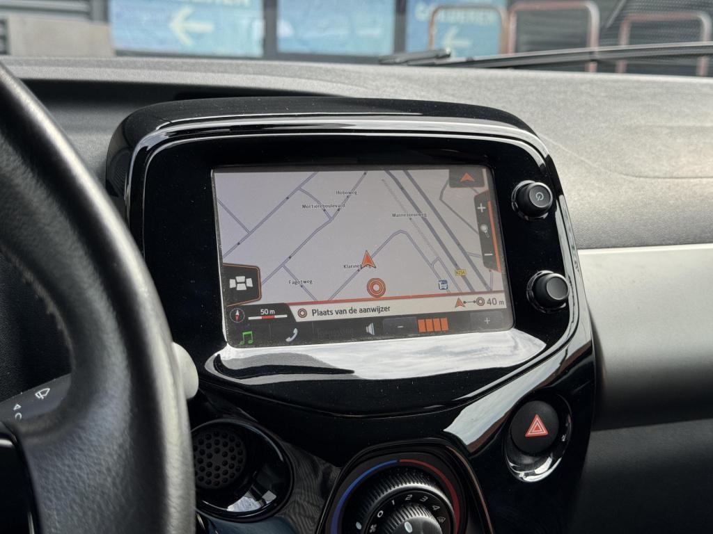 Citroen C1 1.0 e-vti shine navigatie + park. sensor, nl-auto!