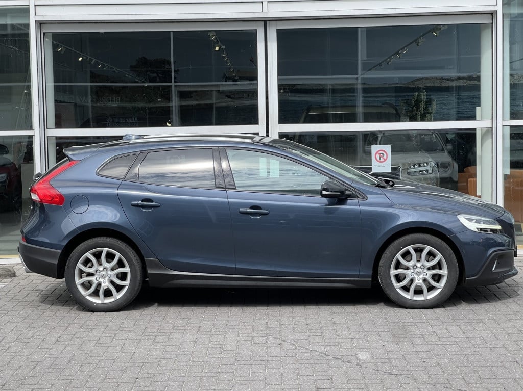 Volvo V40 cross country t3 153pk aut6 polar+ luxury| leder|pano| camera| tr
