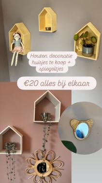 Houten huisjes en spiegel decoratie