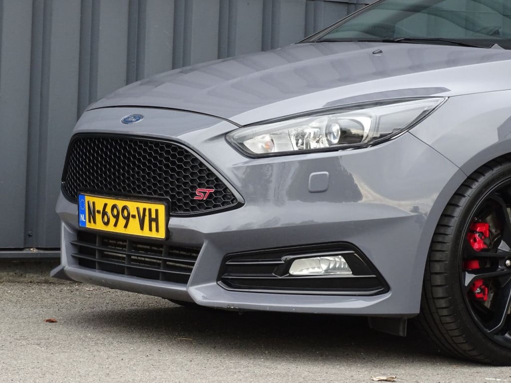Ford Focus wagon 2.0 st-3 250pk | camera | recaro | 19"