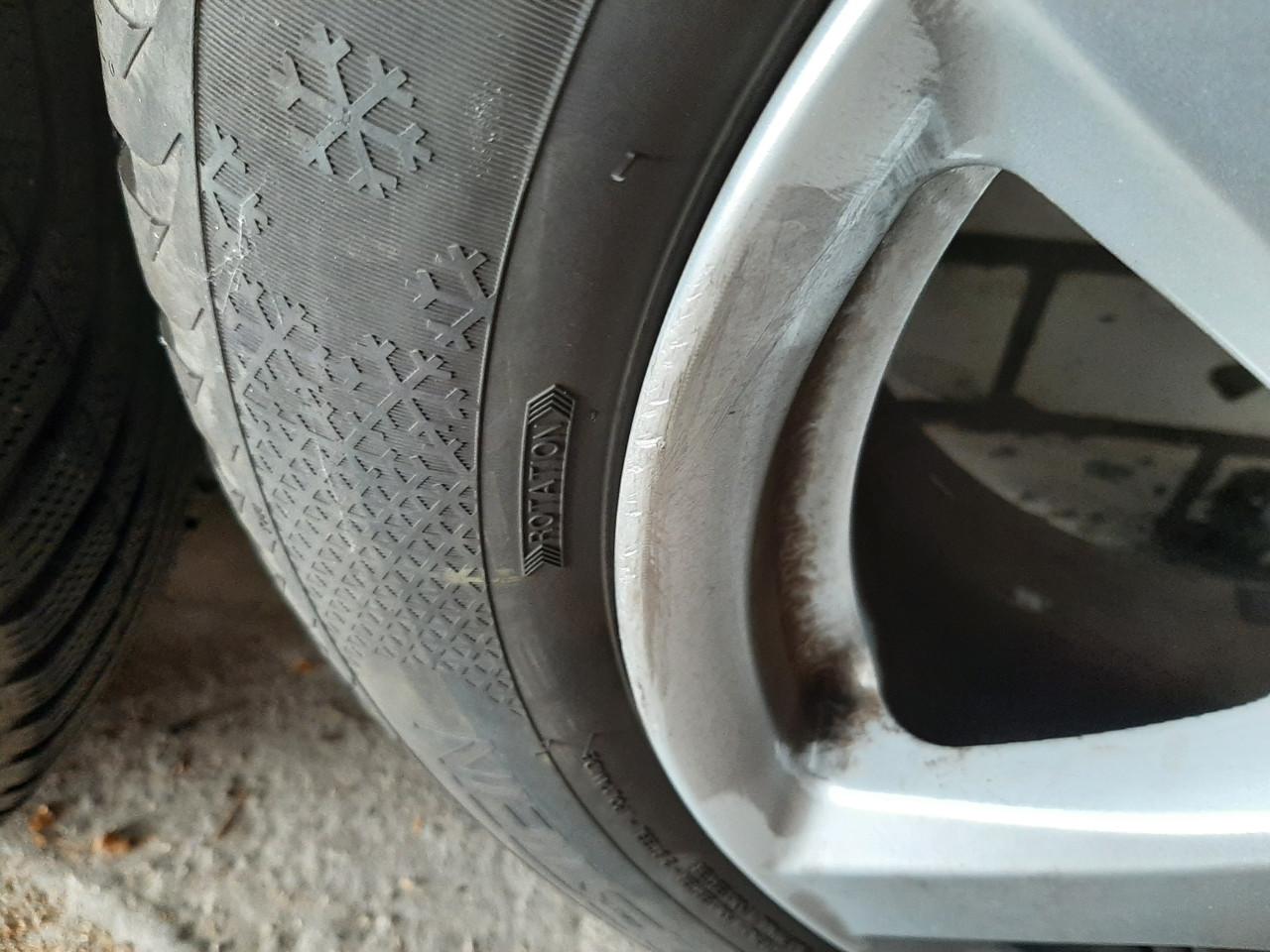 Lichtmetalen velgen met winterbanden voor b.v. Golf Plus