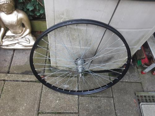 28 inch achterwiel met terugtraprem  ( zwarte velg  )
