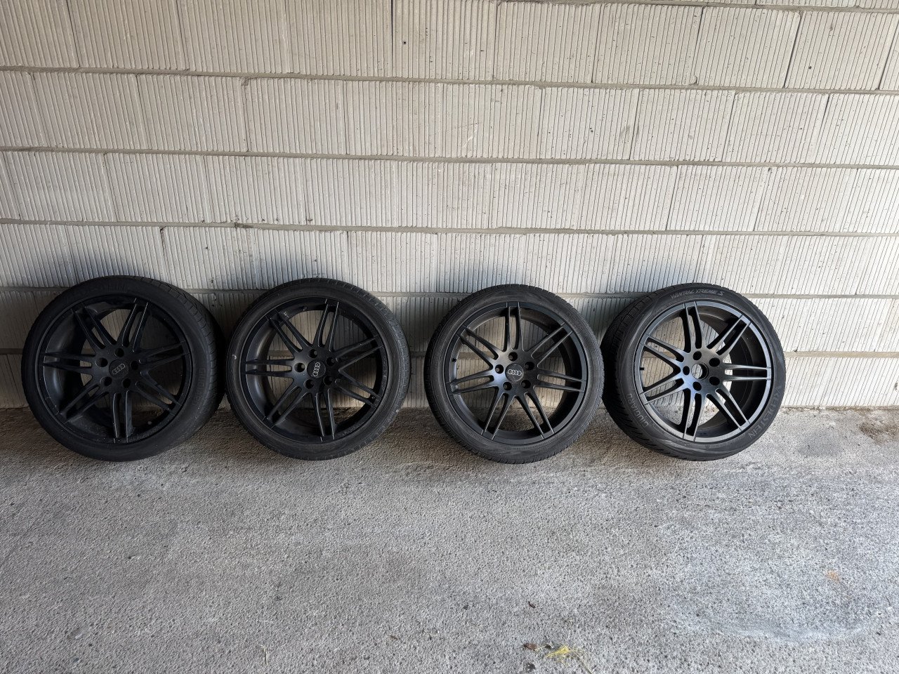 Audi Rs4 velgen 18 inch twee sets