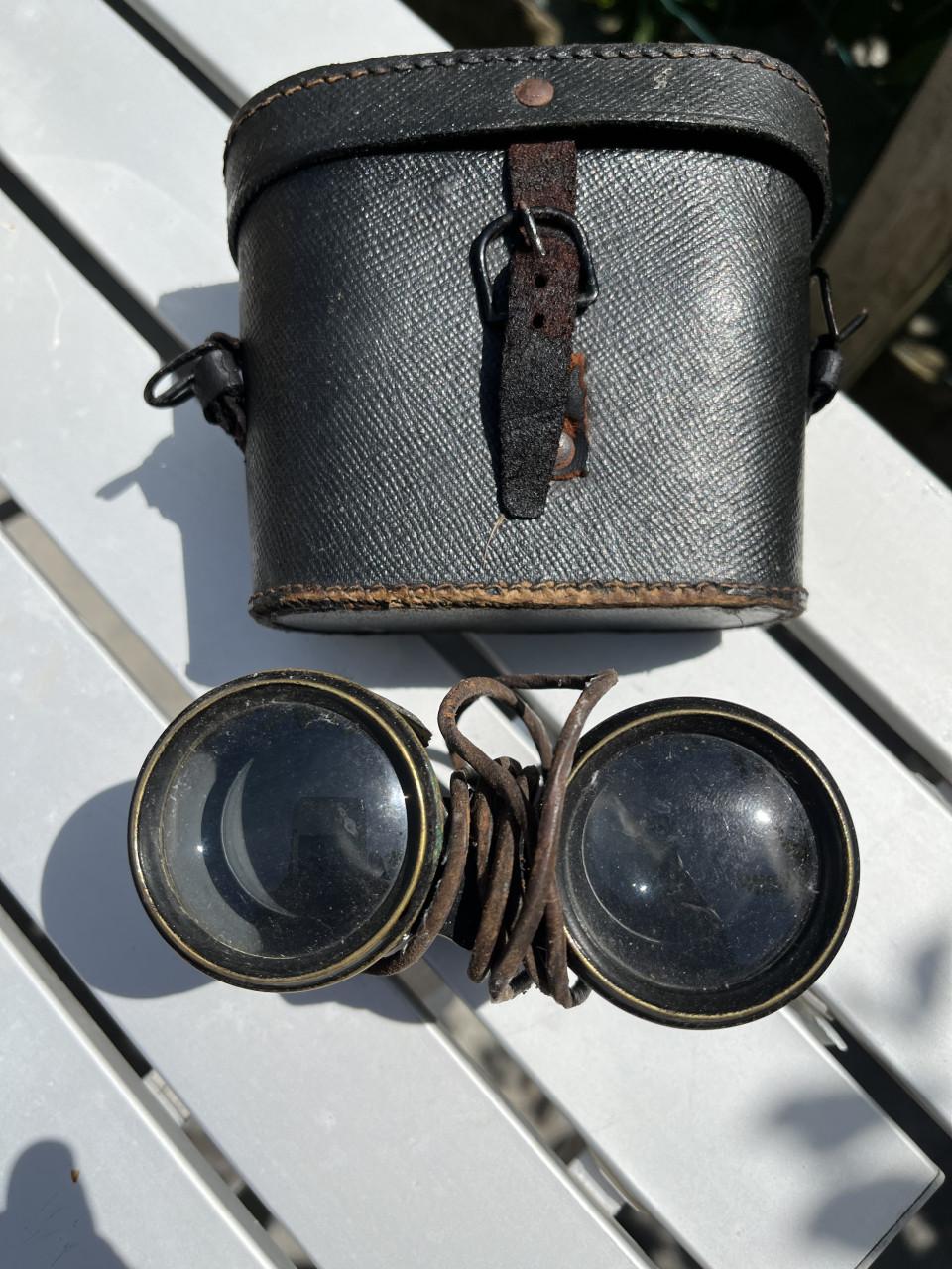 Antieke verrekijker met leren etui - Decoratief item