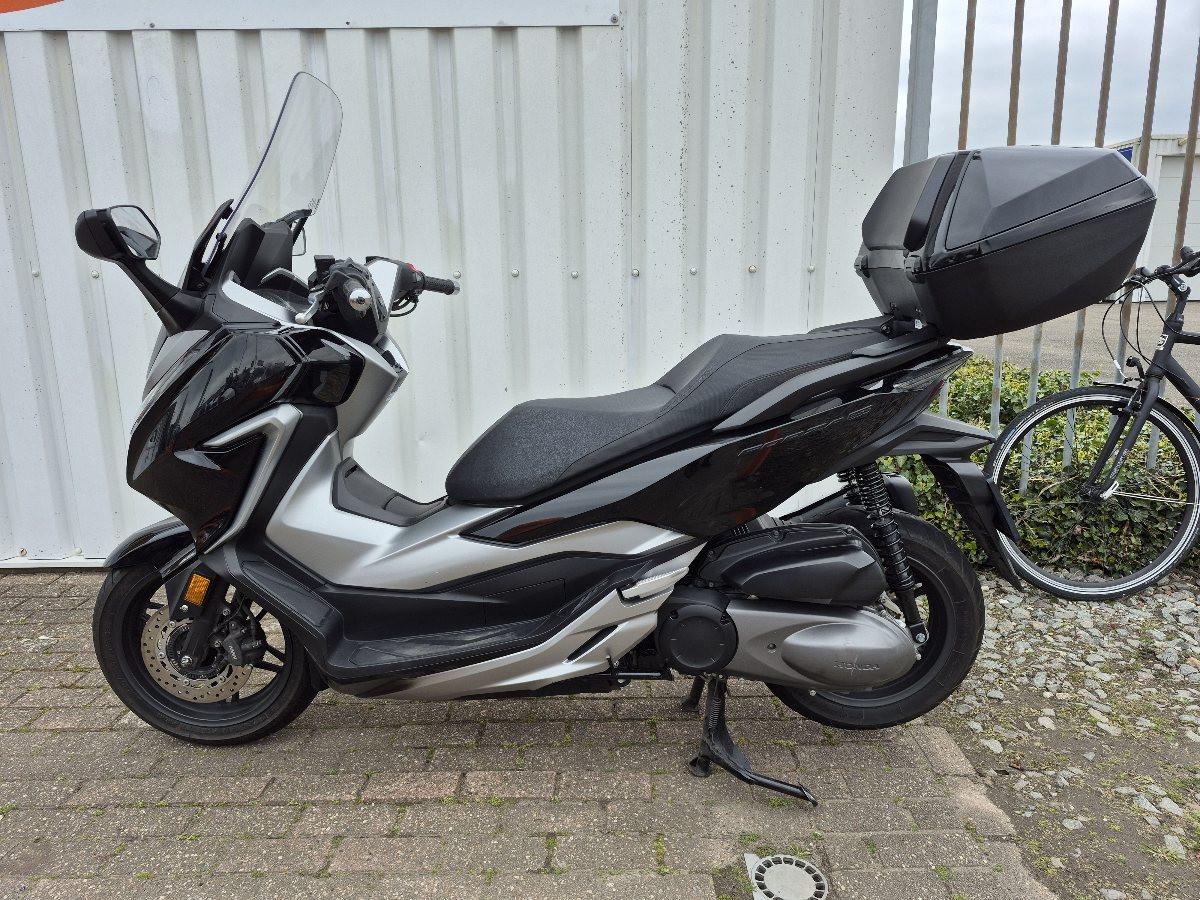 Honda Forza 300 motorscooter uit 2021