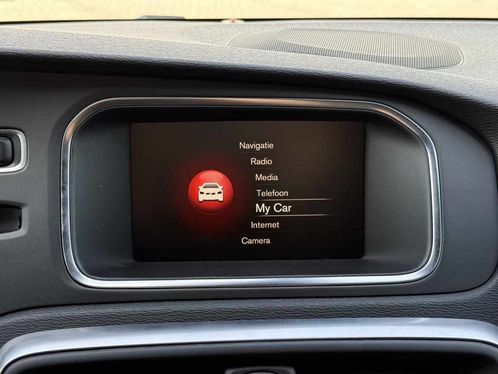 Volvo V40 t3 153pk aut6 polar+ sport| panodak| camera| trekhaak| keyless|