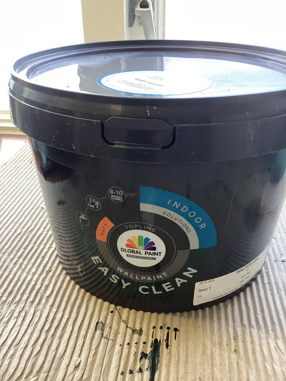 Latex ral 9010, +primer 9010 samen voor €80