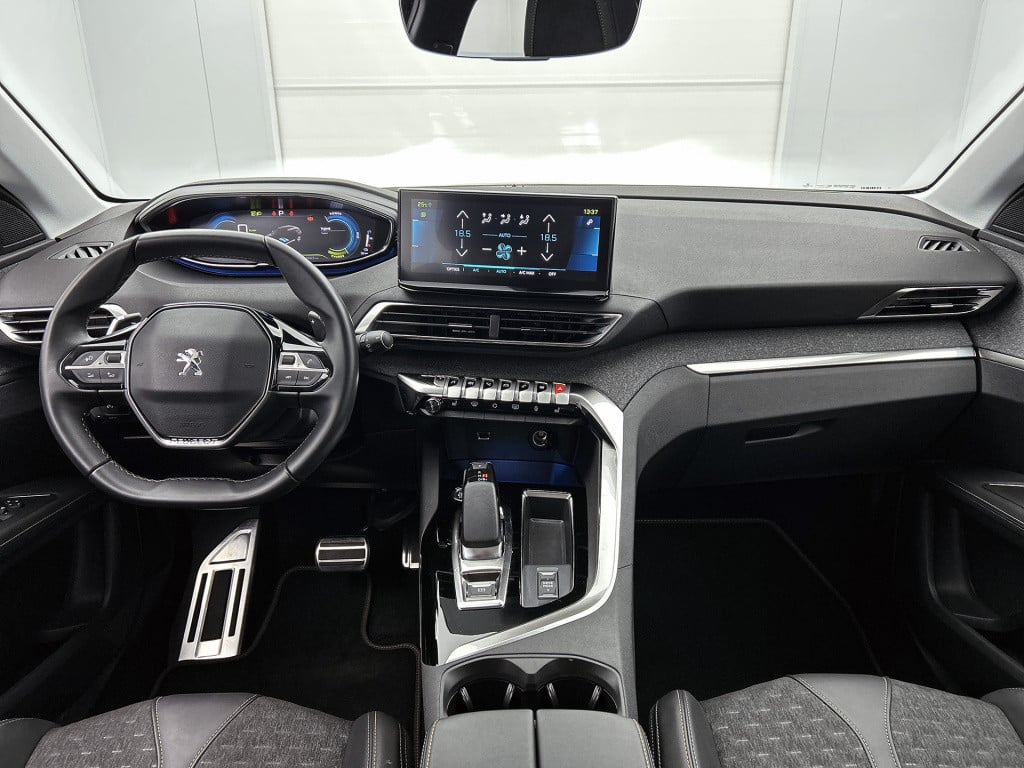 Peugeot 3008 plug-in hybrid 225pk road trip | rijklaar | trekhaak |
