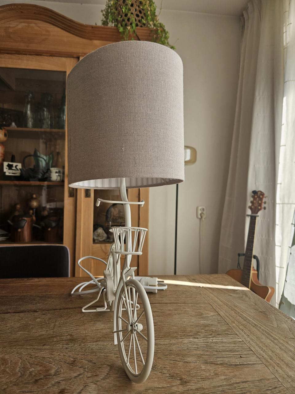 Leuke orginele lamp  uitgevoerd in fietsvorm, fietslamp