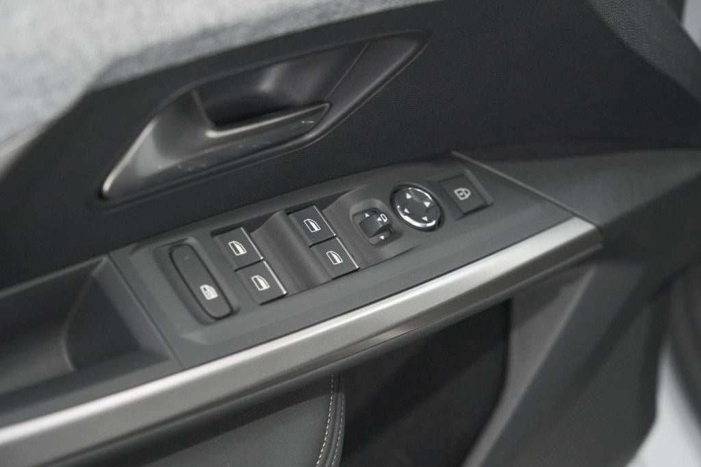Peugeot 3008 1.2 hybrid 145 gt | elektrische kofferklep | camera | adaptiev