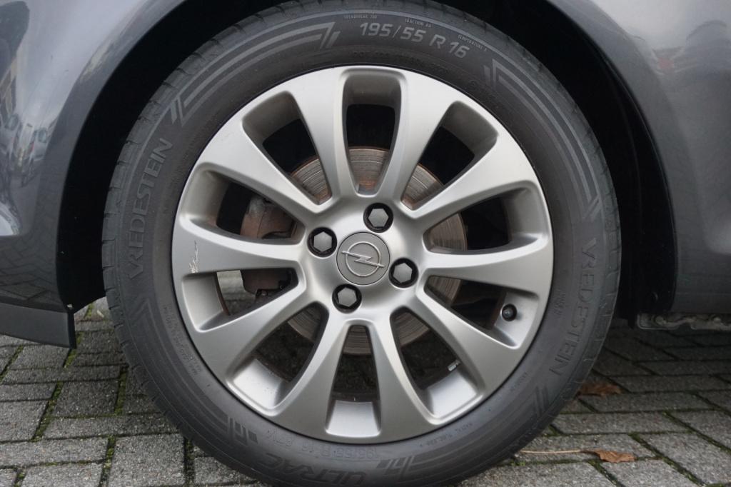 Opel Corsa 1.4-16v '111' edition airco / elektr. ramen / cruise / trekhaak