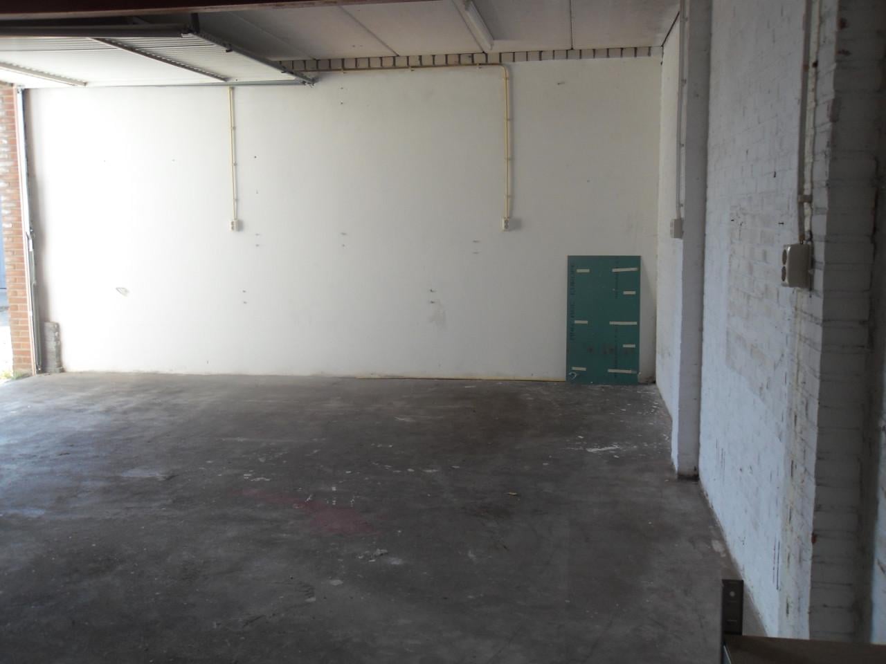 Driedubbele extra hoge garagebox te koop in Oost-Souburg