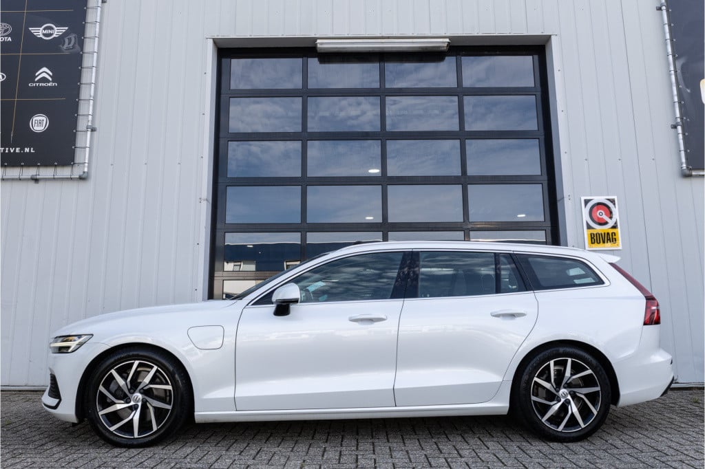 Volvo V60 2.0 t6 recharge awd business pro ✅pano✅acc✅leder