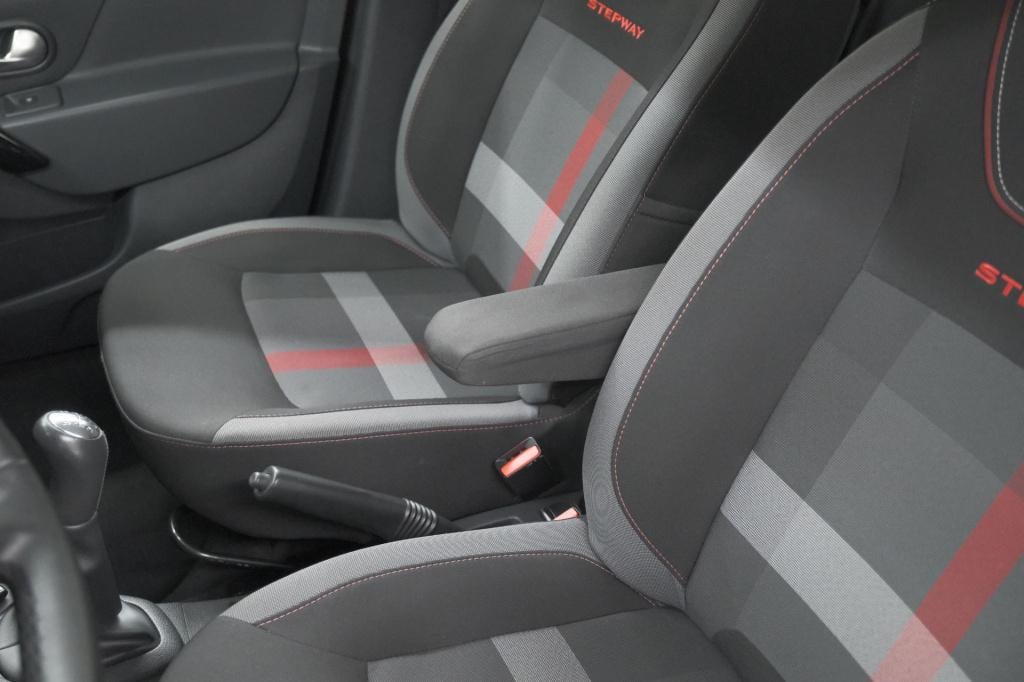 Dacia Sandero tce 90 tech road | trekhaak | navigatie | parkeersensoren