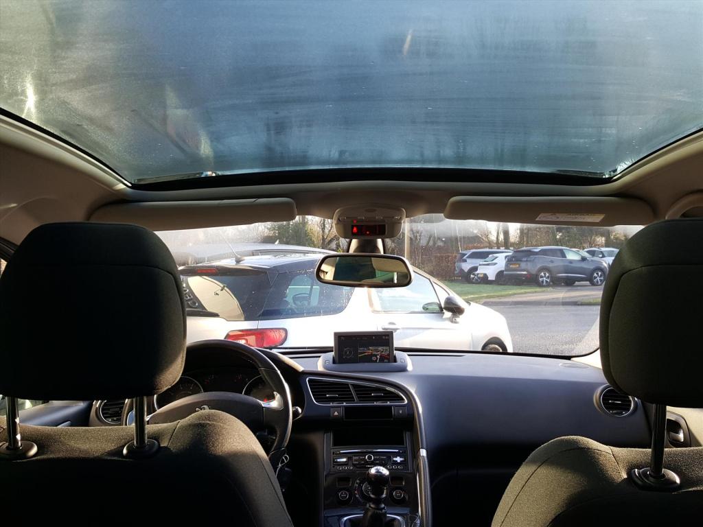 Peugeot 3008 style 1.2pt-130pk trekhaak | navigatie | cruise & climate cont