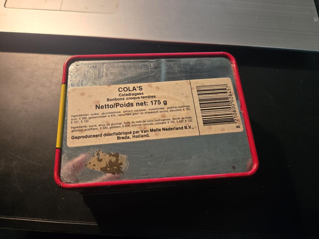 Blik Snoopy Cola's van Melle  Leeg  L 11,8 Br 8,7 H 5,4 cm