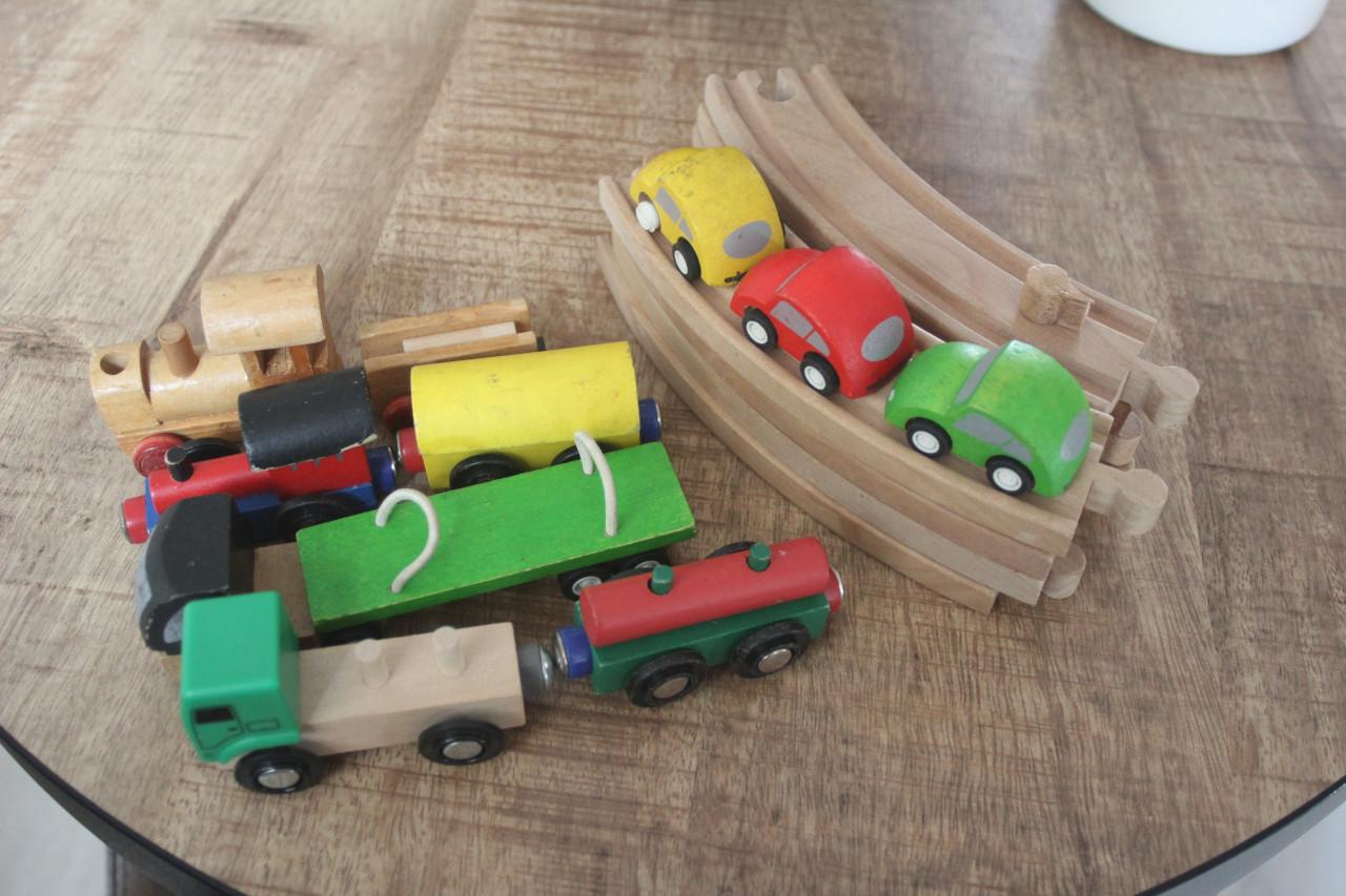 Houten auto, treintje, rotonde..GERESERVEERD