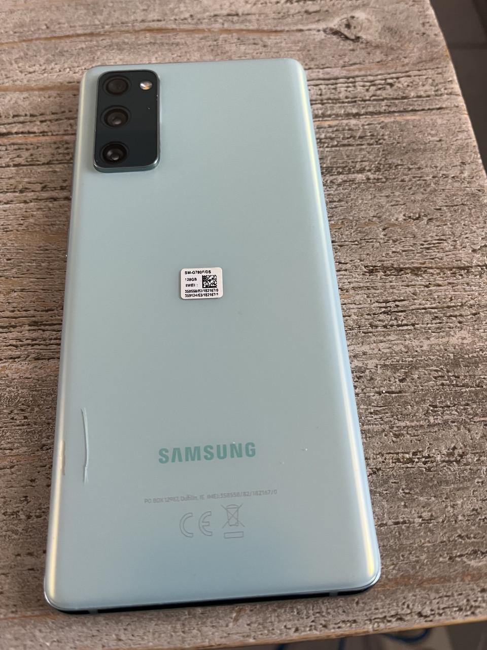 Te koop Samsung s20 fe zo goed als nieuw met oplader en doos