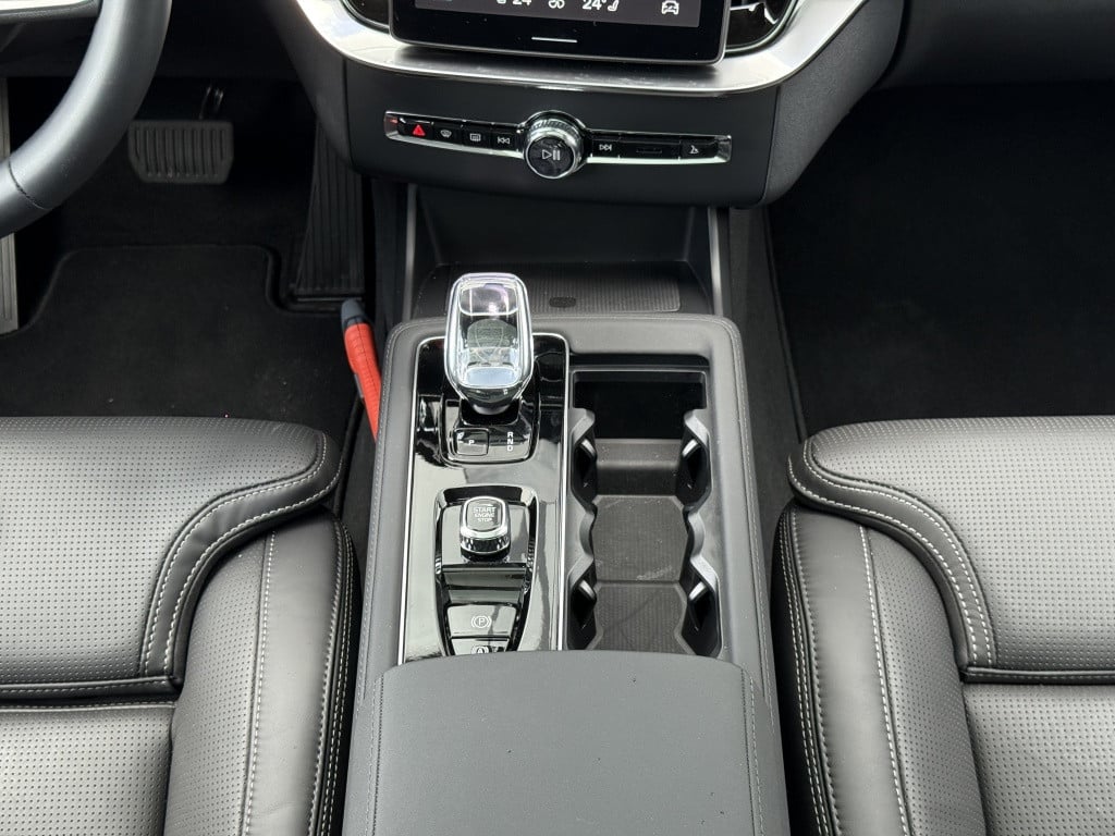 Volvo XC90 t8 455pk recharge ultra dark| full options black edition| trekha