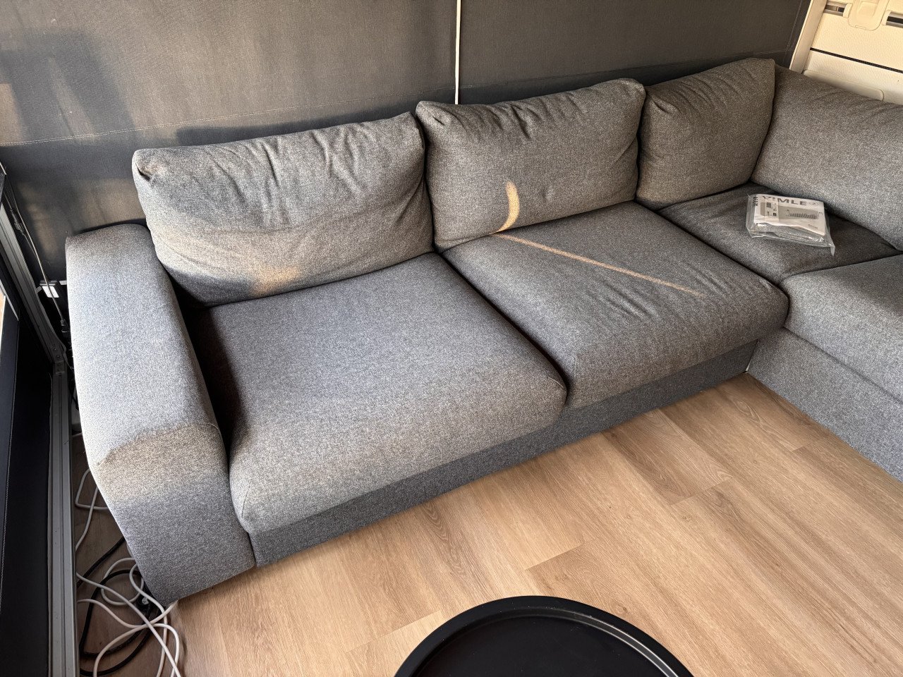 Bank tafel en stoelen