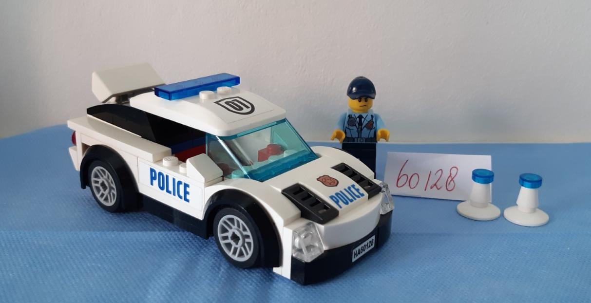 LEGO City 60128: Politieachtervolging, politiewagen + jeep + 2 minifiguren