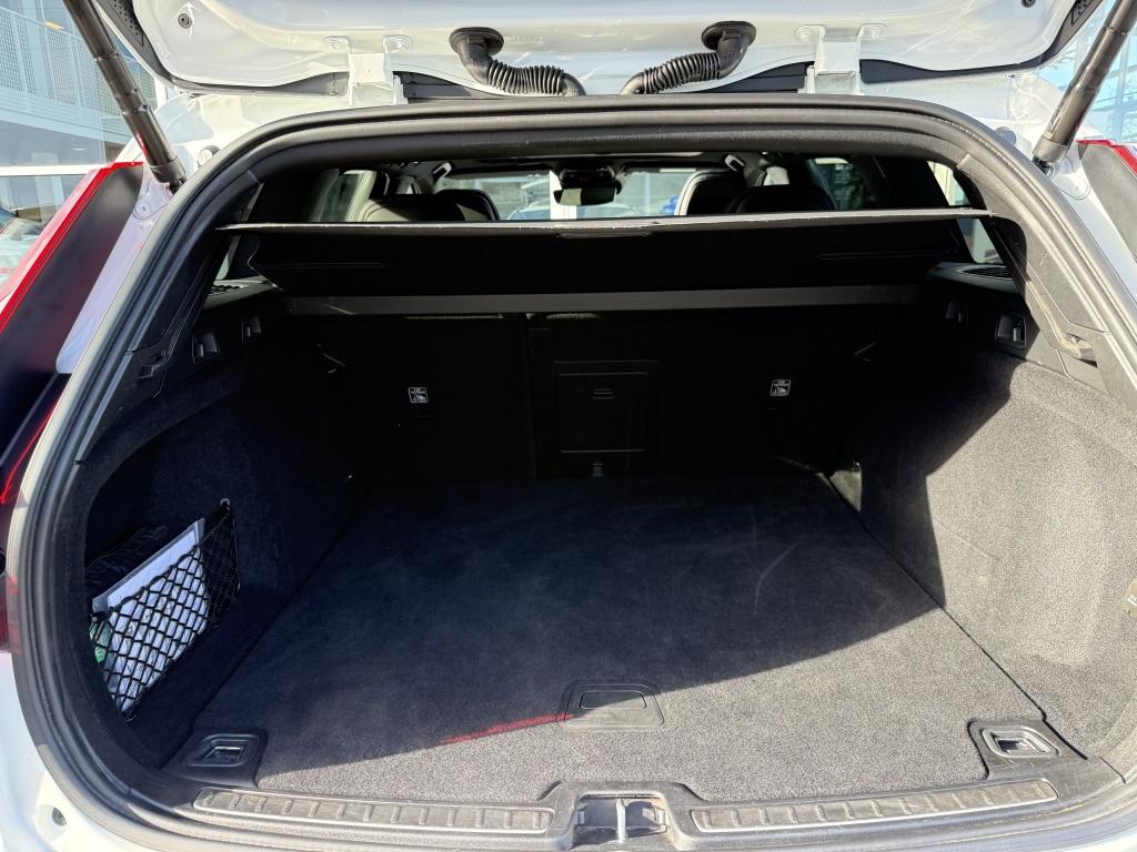 Volvo V60 t6 340pk recharge r-design| panodak| adap.cruise| 360camera| awd