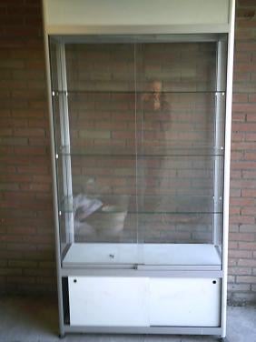 GEBRUIKTE Vitrinekast GRATIS op halen!