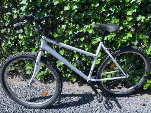 Mountainbike b-twin rock rider 300 Shimano 21 versnellingen