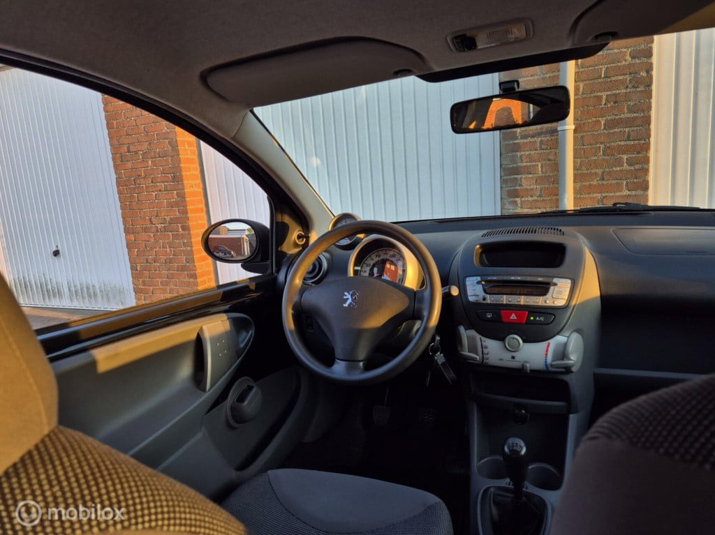 Peugeot 107 1.0-12v / 5-deurs / airco